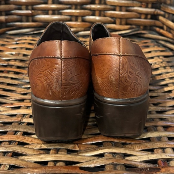 Biza Brown Embossed Leather Mules size 8.5 - Picture 7 of 9